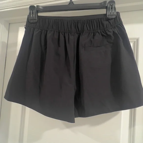 ALO Yoga Women's Charcoal Skort - Picture 2 of 3